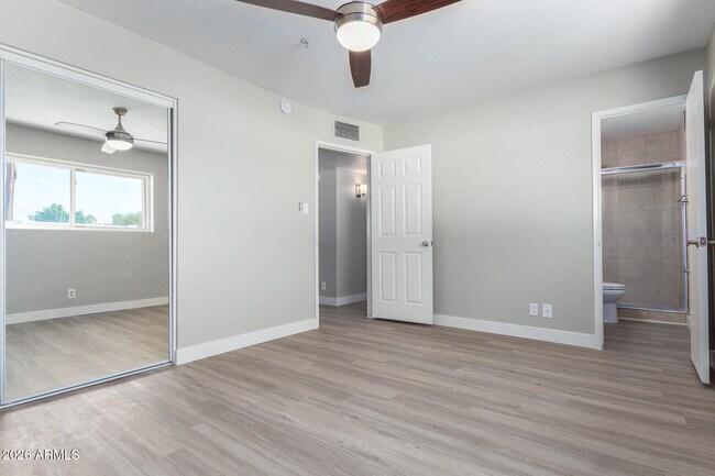 Building Photo - 1332 N 71st St