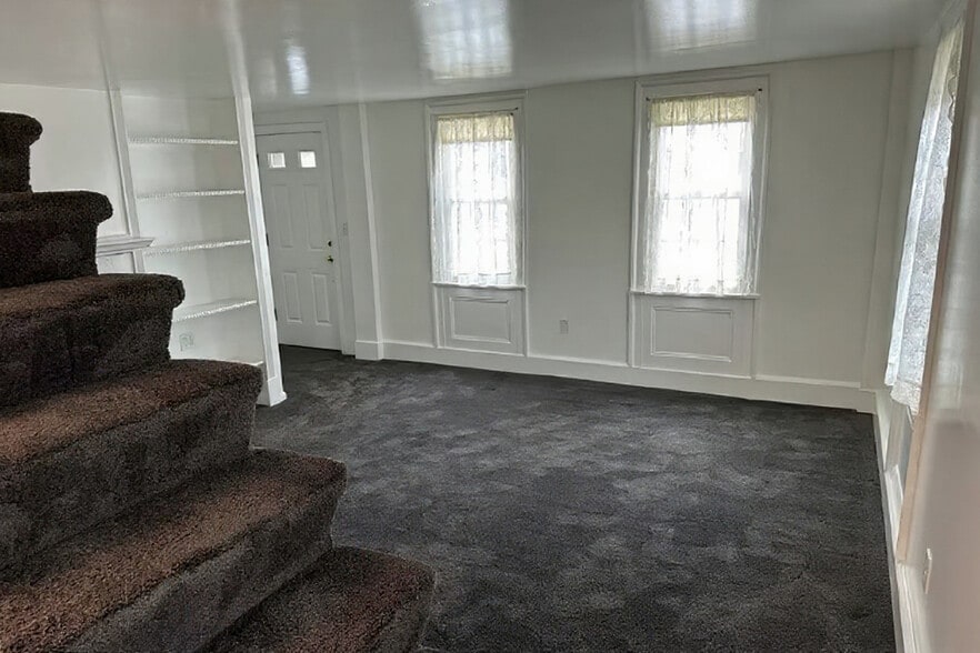 Door to outdoor private terrace - 167 Wilson St