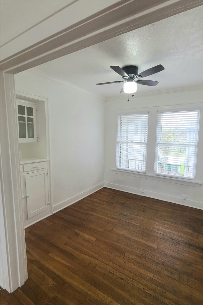 Building Photo - 4414 Woodside St