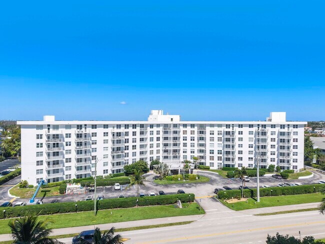 Building Photo - 2851 S Ocean Blvd