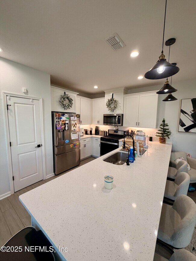 Building Photo - 293 Pine Bluff Dr