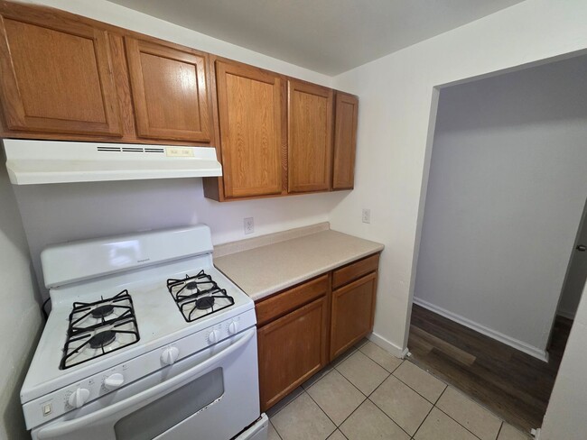 Building Photo - 2208 Lamotte St