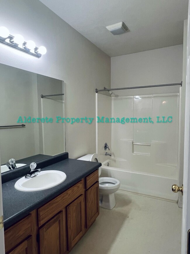 Building Photo - 4257 Sabana Loop SE