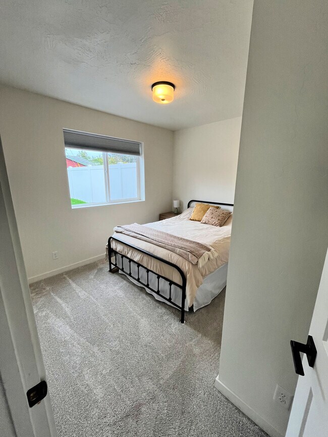 Building Photo - 505 W Spokane Ave