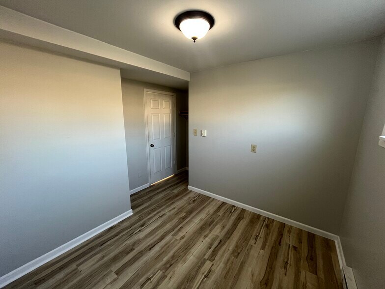 Building Photo - 929 E Clay St