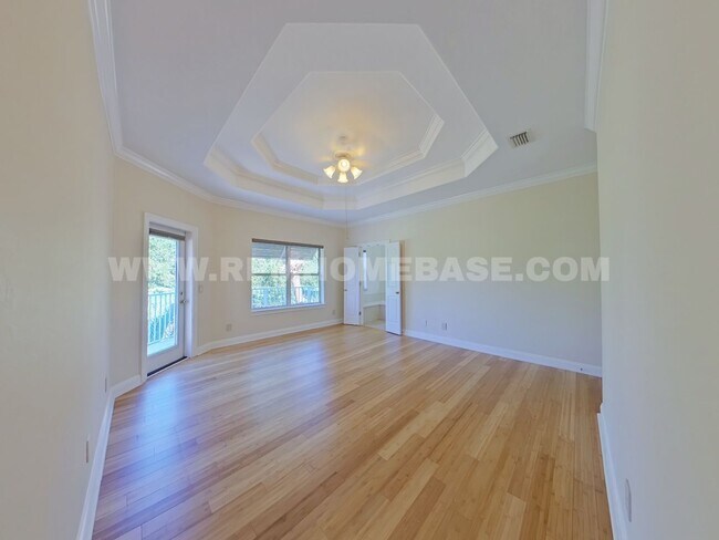 Building Photo - Elegant 2-Bedroom Home with Bonus Flexible...