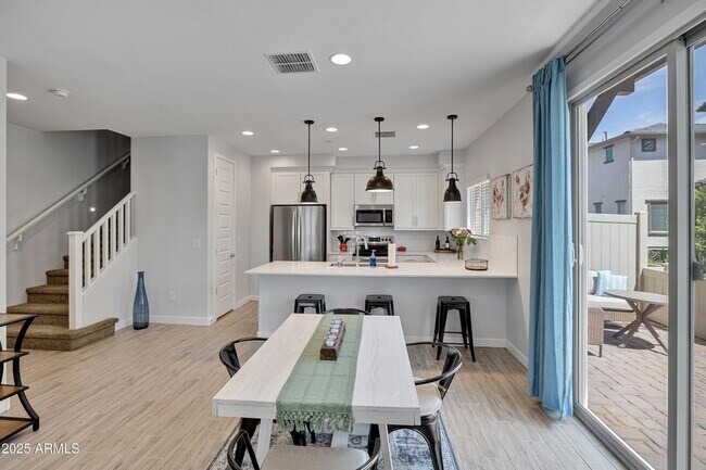 Building Photo - 4100 S Pinelake Way