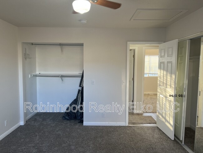 Building Photo - 1515 Glenmoor Dr