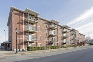 Building Photo - 202 Race