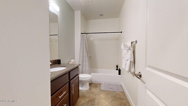 Building Photo - 945 E Playa Del Norte Dr