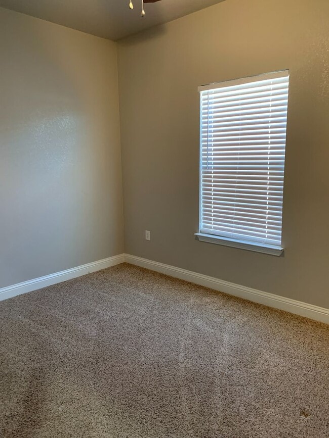 Building Photo - 2408 E 14th St