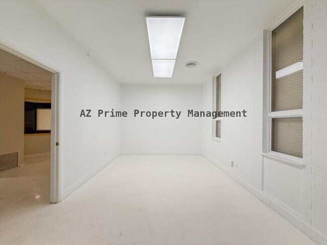 Building Photo - 1029 N Central Ave