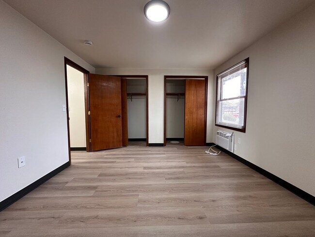 Building Photo - Recently Renovated 1 Bedroom 1 Bath Lower Apartment W/Garage!