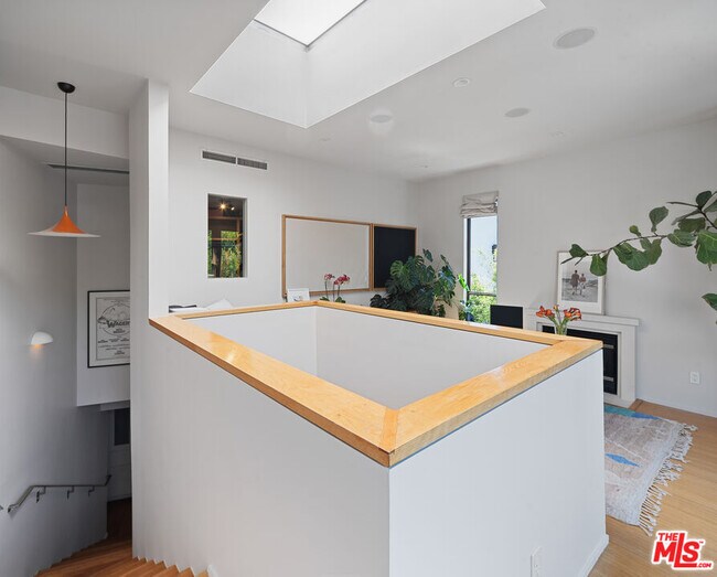 Building Photo - 8735 Dorrington Ave