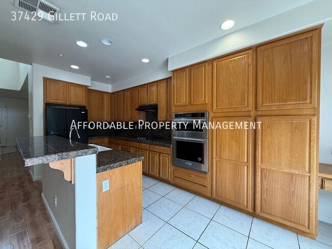 Building Photo - 37429 Gillett Rd