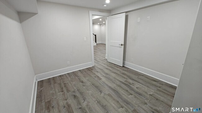 Building Photo - 42 Poe Ct