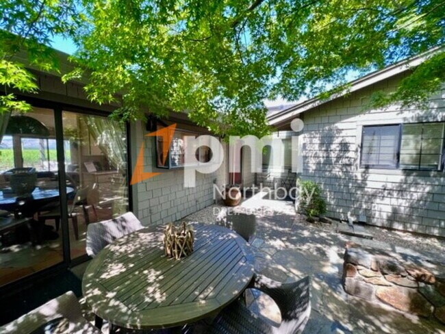 Building Photo - 6950 Yount St