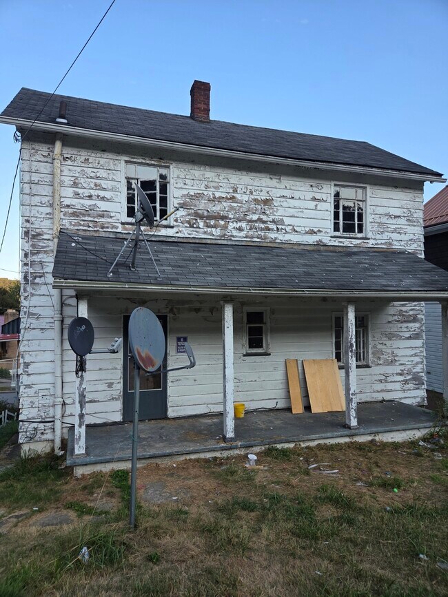 Building Photo - 325 Glenn St