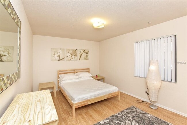Building Photo - Dr Phillips 2 bedroom 2 bath with 1 car ga...