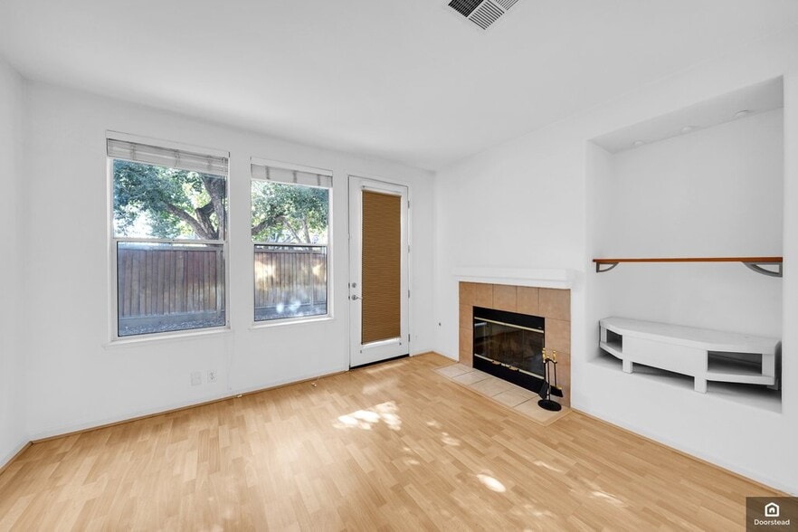 Building Photo - 1776 Wayne Cir