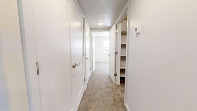 Building Photo - 2 BED 1 BATH CONDO FOR RENT IN OREM!!!