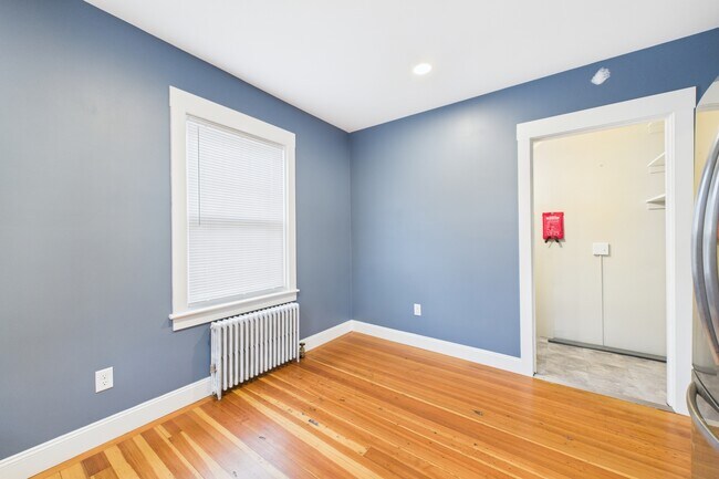 Building Photo - 263 Narragansett St