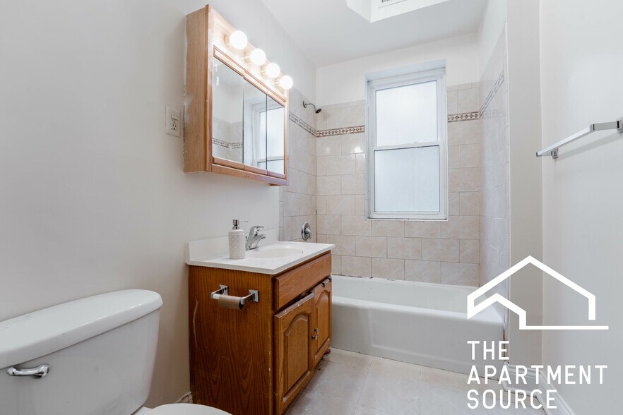 Building Photo - 3820 N Sheffield Ave