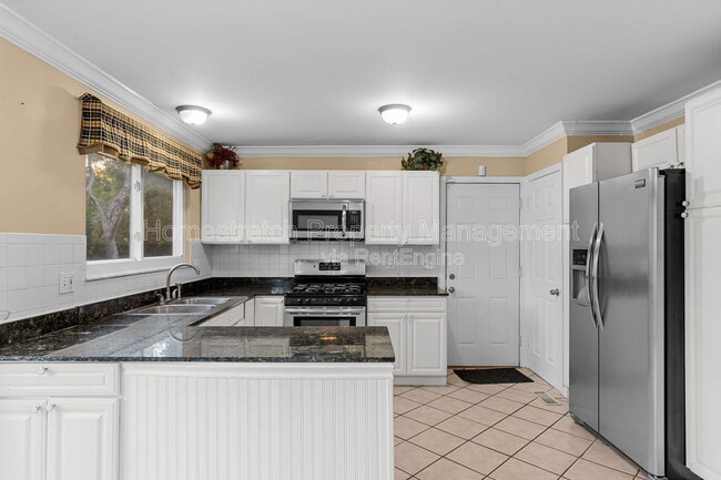 Building Photo - 11860 Shallowbrook Dr