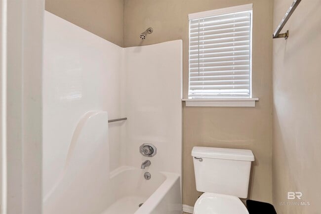 Building Photo - 200 Parma Dr