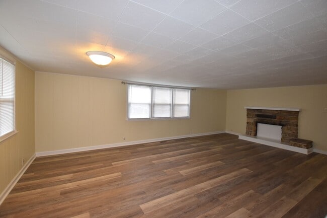 Building Photo - 2 Bedroom Home For Rent Fortville IN