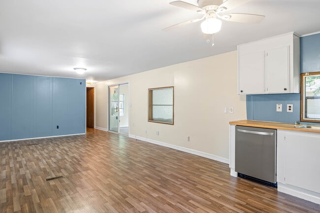 Building Photo - 34490 Virginia Dr