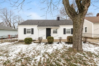 Building Photo - 869 S Maple Ave