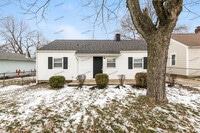 Building Photo - 869 S Maple Ave