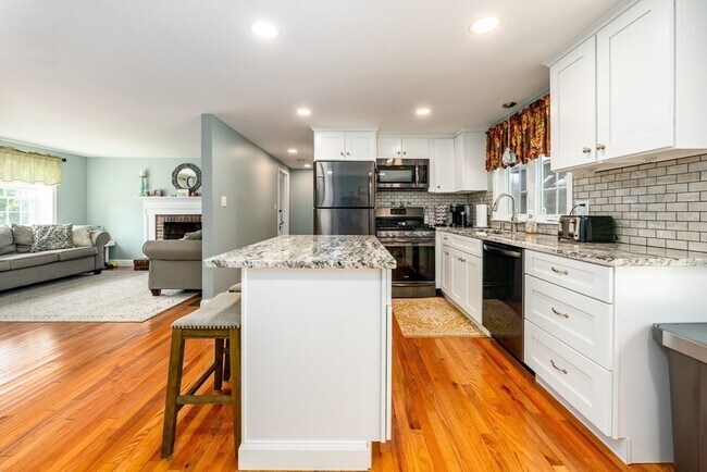 Building Photo - 10 Eastover