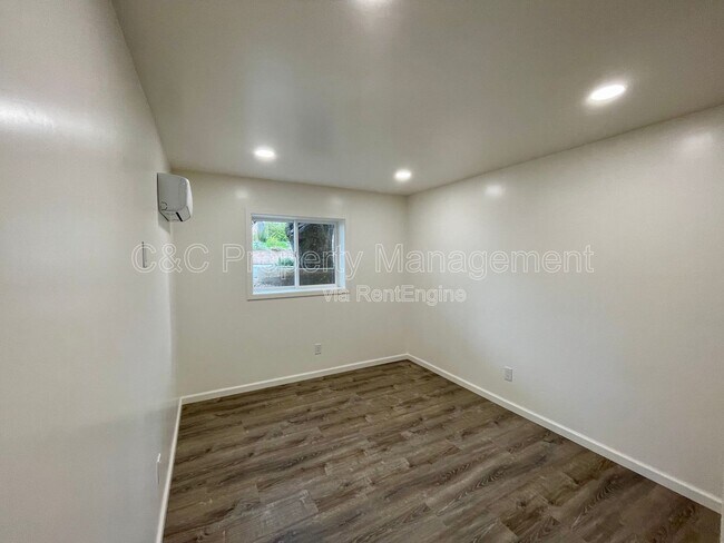 Building Photo - 599 Irving Ave