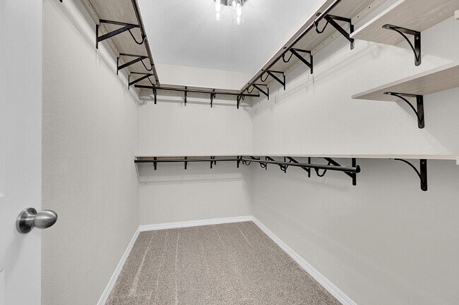 Building Photo - $2,350.00, 3 bed, 2.5 bath located in Peyt...