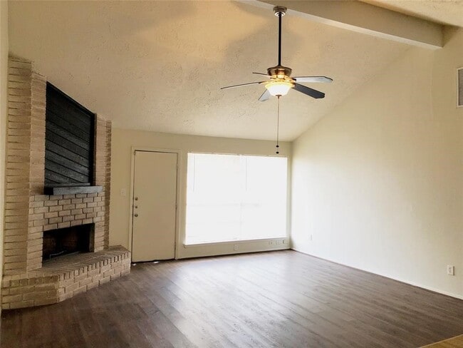 Building Photo - 13322 Oak Ledge Dr