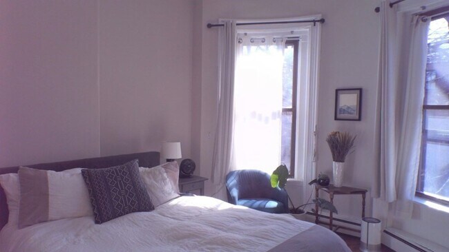 Building Photo - 30 Holyoke St