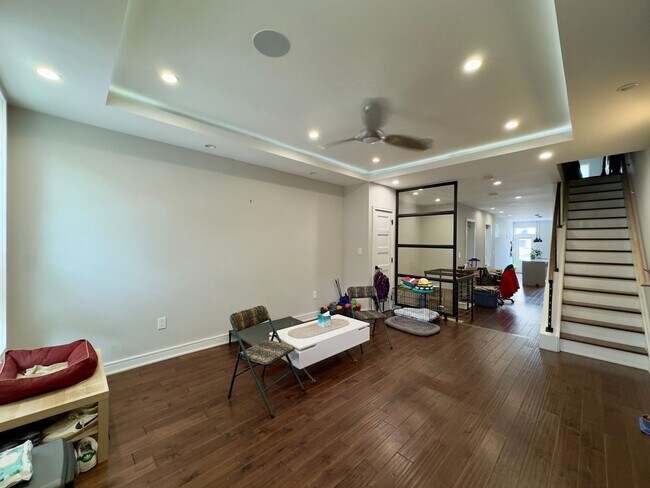 Building Photo - Charming 4Bed/3Bath in Riverside Neighborhood