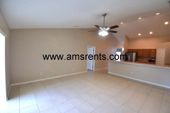 Building Photo - Spacious 3 bedroom 2 bath in Poinciana