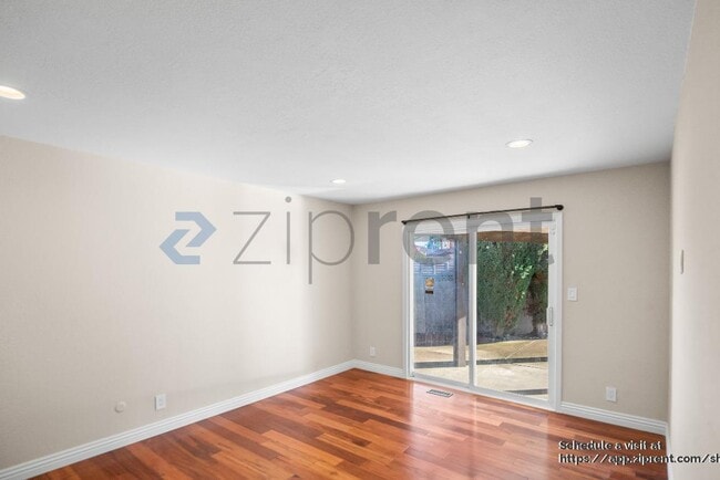 Building Photo - 41098 Bairo Ct