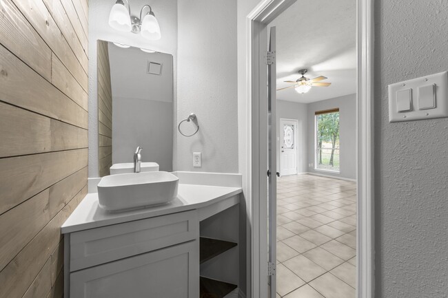 Building Photo - 17 E Willowood Ct