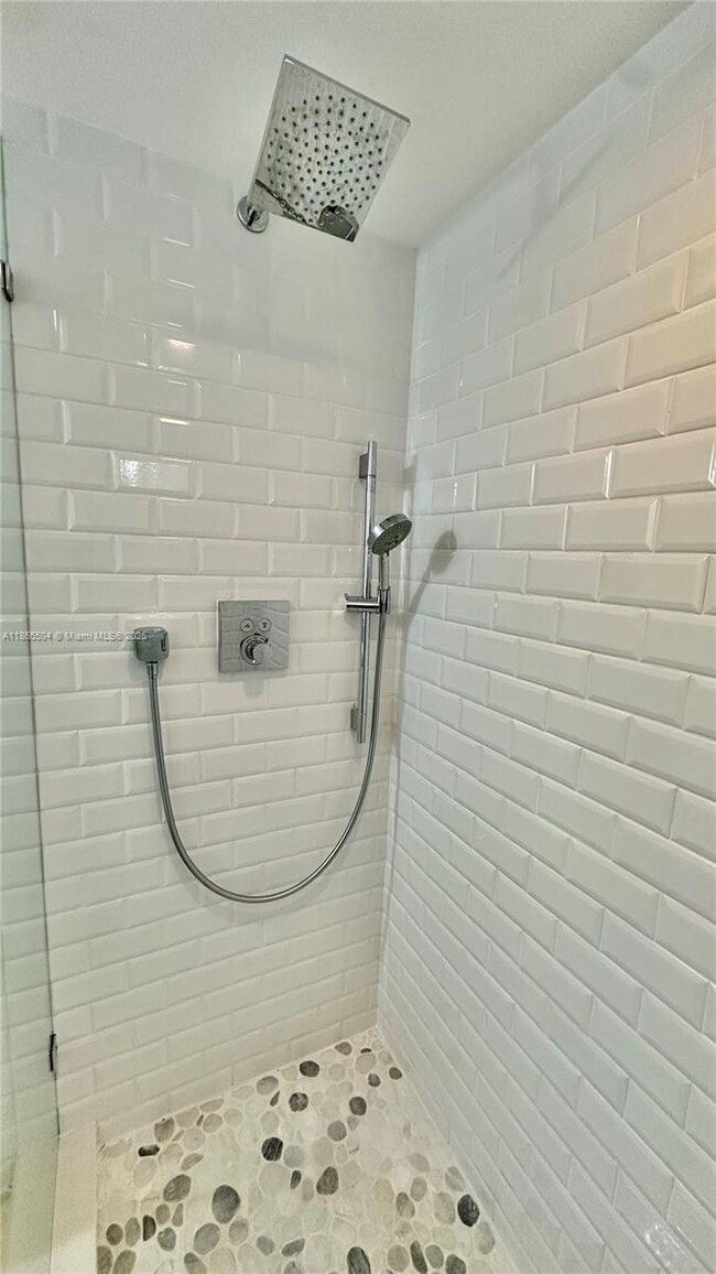 Building Photo - 2030 S Ocean Dr