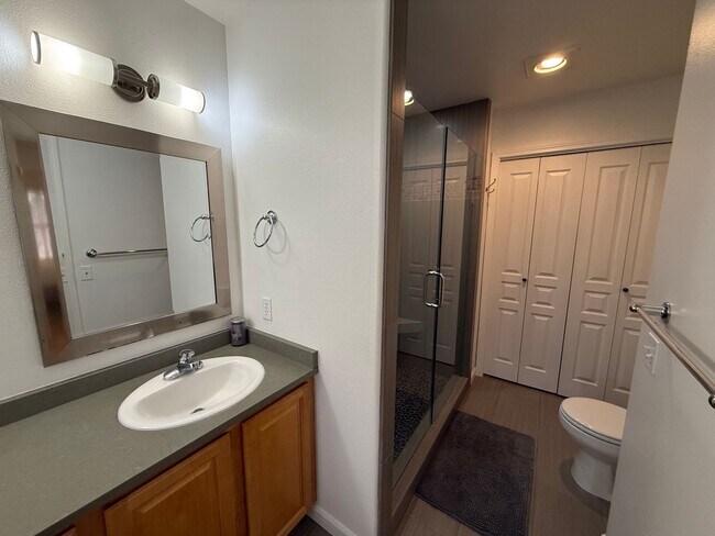 Building Photo - Beautiful 3 Bed/2.5 Bath Home in West Bend - Albany Ave