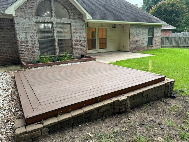 Building Photo - 472 Grand Oaks Dr