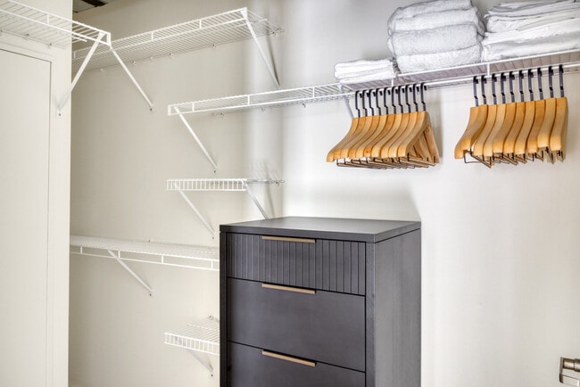 Building Photo - 10349 NE 10th St