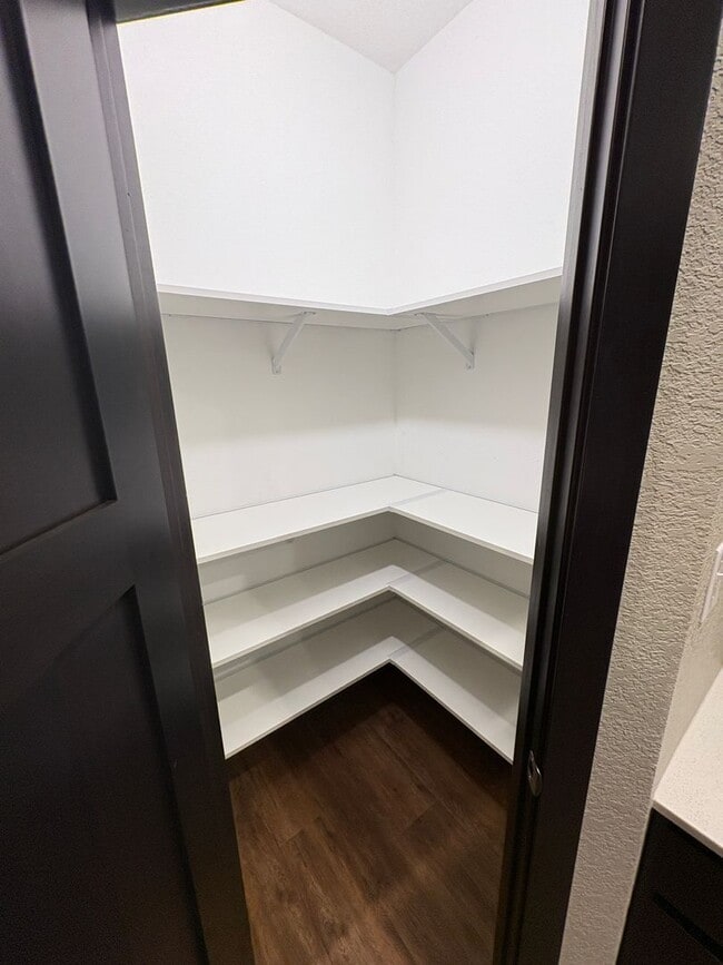 Building Photo - PRICE REDUCED!!! 4 bed / 3 bath Twinhome for Rent!