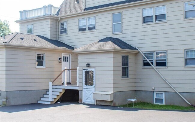 Building Photo - 118 Ruggles Ave