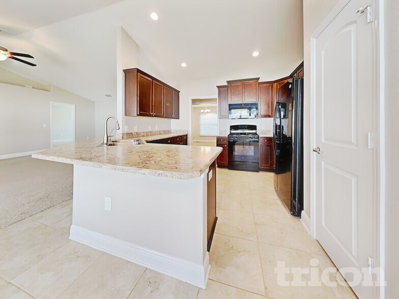 Building Photo - 1599 Lemon Ave