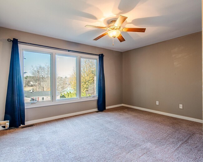 Bedroom 1 - 1013 Linden Ave